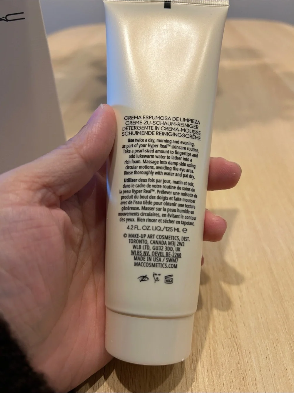 MAC Cosmetics Hyper Real Fresh Canvas Cream-to-Foam Cleanser